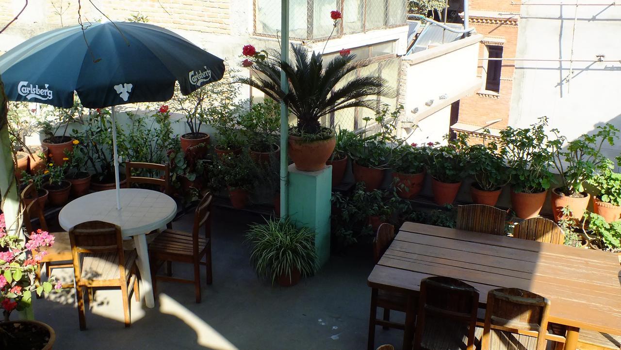 Hotel Dolphin カトマンズ エクステリア 写真