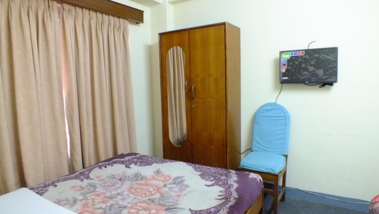 Hotel Dolphin カトマンズ エクステリア 写真