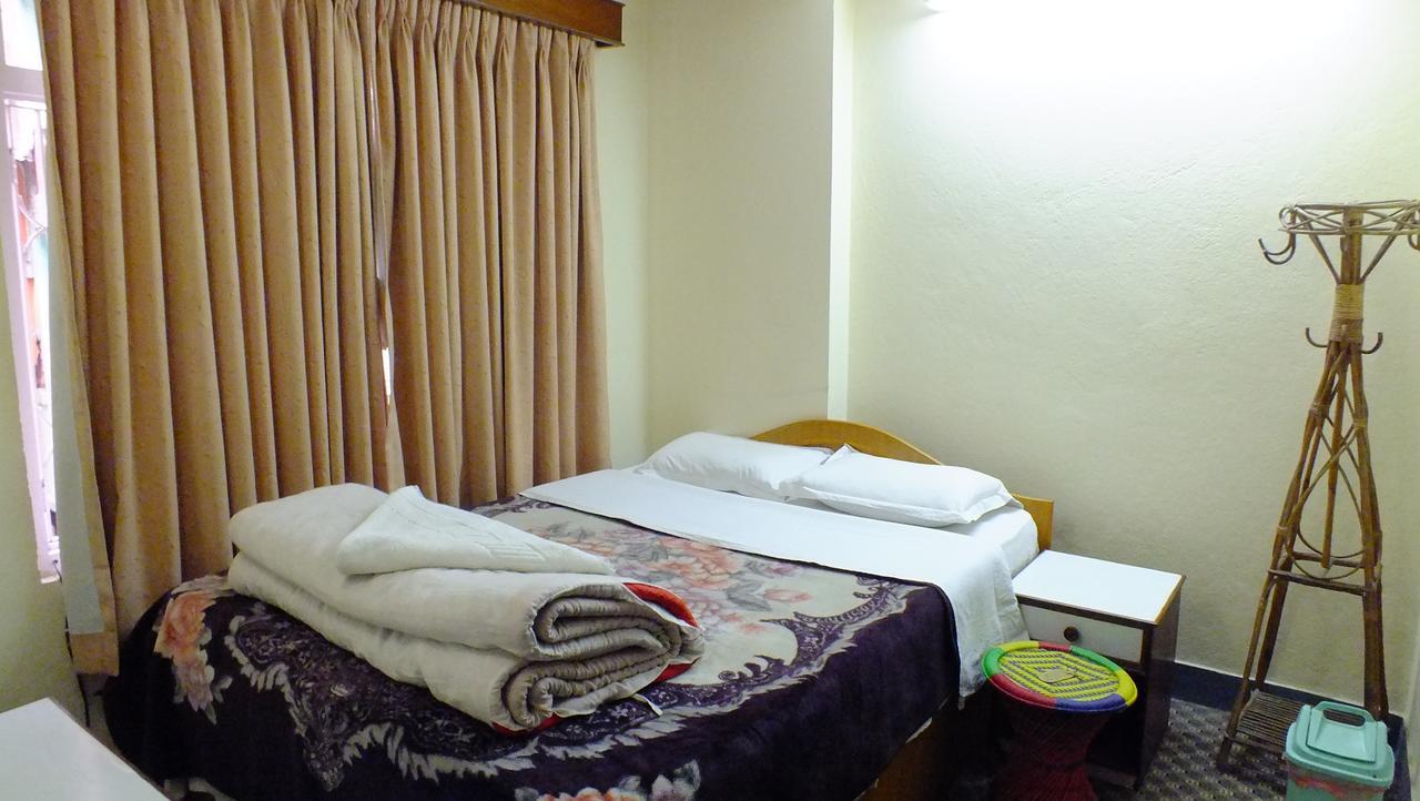 Hotel Dolphin カトマンズ エクステリア 写真