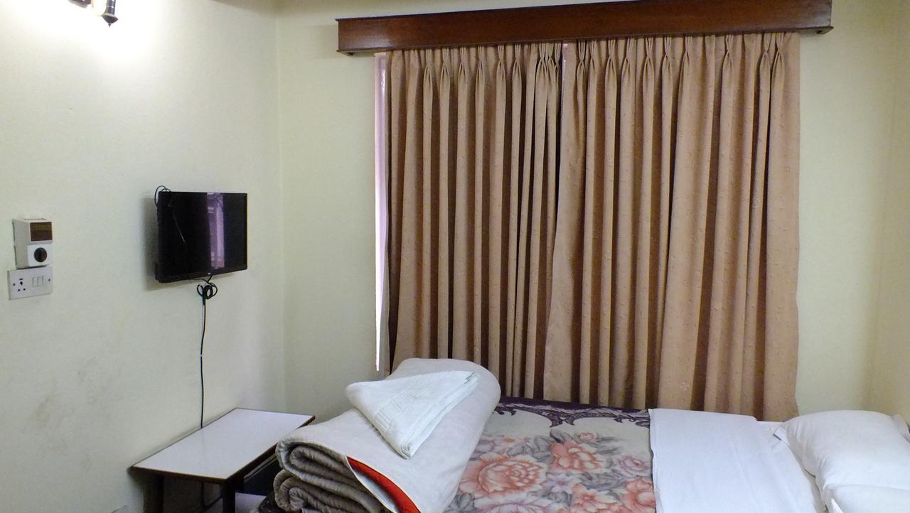 Hotel Dolphin カトマンズ エクステリア 写真